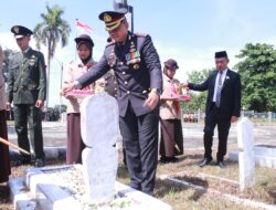 Ziarah dan Tabur Bunga di TMP Mario, Kapolres Sidrap Ajak Warga Hargai Perjuangan Pahlawan