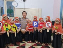 Interaktif dan Edukatif, Polisi Sidrap Ajarkan Murid TK Pentingnya Berlalu Lintas Aman