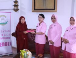 Bersama di Saat Sulit, Ketua Bhayangkari Sidrap Bawa Semangat untuk Anggota yang Sakit