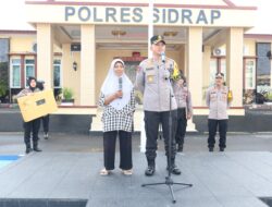 Momen Mengharukan: Ibu Idawati Terima Apresiasi Langsung dari Kapolres Sidrap