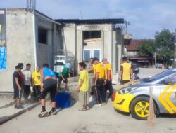 Sinergi Peduli Tempat Ibadah: TNI-POLRI dan Mahasiswa KKN Gotong Royong di Masjid Rappang