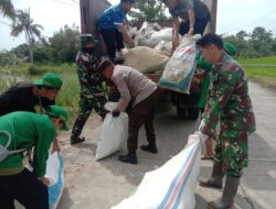 Koramil 1420-06/Panca Rijang Bersama Mahasiswa KKN Gelar Karya Bhakti di desa Maddenra