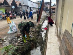 Koramil 1420-05/Dua Pitue  ajak Warga  untuk Pembersihan Pasar