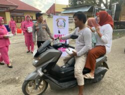 Manisnya Kebersamaan! Polsek Baranti Sajikan Takjil untuk Pengendara