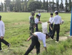 Personel Koramil 1420-05/Dua Pitue Bersama Pesantren dan Warga Gelar Aksi Jumat Bersih di Pitu Riawa