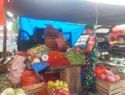 Sertu Alimuddin Jaga Stabilitas Harga di Pasar Sentral Rappang