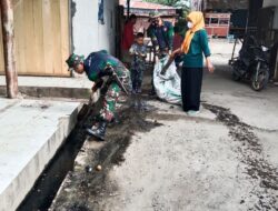 Sinergi TNI, Polri, dan Forkopimcam: Bersihkan Pasar dan Saluran Air di Empagae Demi Lingkungan Sehat
