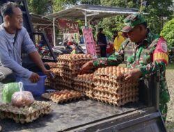 Babinsa Desa Bila Awasi Harga dan Stok Bahan Pokok di Pasar Rakyat