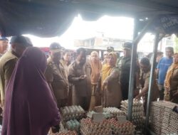 Kasdim 1420/Sidrap Dampingi Wabup Pantau Harga Sembako Jelang Idul Adha
