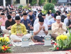 Kapolda Sulsel Laksanakan Sholat Idul Adha Bersama Personel dan Masyarakat di Mapolda Sulsel*