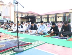 Kapolres Sidrap dan Bhayangkari Gelar Sholat Idul Adha Bersama Masyarakat di Mapolres
