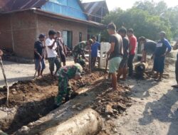 Koramil 1420-07 Baranti Gelar Aksi Bersih Selokan untuk Cegah Banjir dan DBD