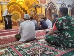Safari Subuh, Babinsa Koramil Jajaran Kodim 1420/Sidrap  Hadiri Kajian Subuh di Masjid Wilayah Binaan