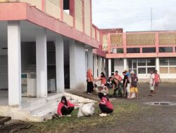 Sampah Berserakan, Anggota Koramil 1420-04/Watang Pulu Ajak Elemen Masyarakat Bersihkan PasarTradisional Lawawoi