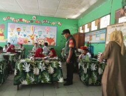 Peduli Terhadap Generasi Muda, Babinsa Jajaran Kodim 1420/Sidrap Dampingi Program Makan Bergizi Gratis