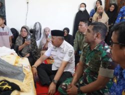 Bupati Pinrang H. A. Irwan Hamid, S. Sos Melayat Kerumah Duka  Ketua MUI  KH. And Salam Latarebbi