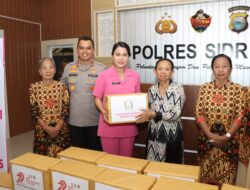 Wujudkan Empati Sosial, Bhayangkari Cabang Sidrap Berbagi dengan Warakawuri