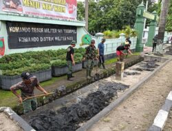 Cegah Banjir, Batiops Kodim 1420/Sidrap Pimpin Pengerukan Saluran Air di Asrama