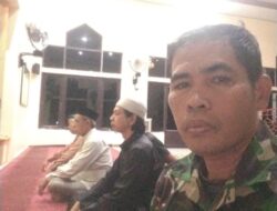 BABINSA KORAMIL JAJARAN KODIM 1420/SIDRAP MENGAJAK WARGA UNTUK SHOLAT SUBUH BERJAMAAH