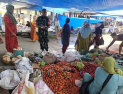 BABINSA KORAMIL 07/BARANTI PANTAU HARGA SEMBAKO DI PASAR BARANTI