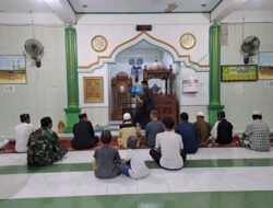 BABINSA JADIKAN SAFARI SUBUH UNTUK SILATURAHMI DENGAN PARA JAMAH DI MASJID WIKAYAH BINAAN