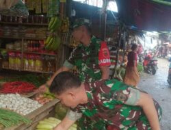 Babinsa Dua Pitue Pantau Harga Bahan Pokok di Pasar Sentral Tanru Tedong