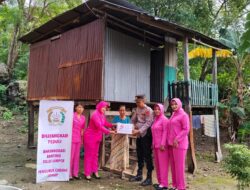 Terima Bantuan Hari Bhayangkara Ke-79, Warga Ucapkan Rasa Syukur