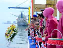 Polda Sulsel Gelar Upacara Tabur Bunga di Laut Peringati Hari Bhayangkara ke-79 Tahun 2025*
