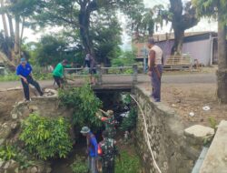 Plt. Danramil 1420-02/Tellu Limpoe Pimpin Karya Bhakti Bersama Staf Kelurahan