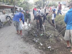 Karya Bakti Pembersihan Lapangan Sepak Bola Labempa dalam Rangka Persiapan HUT RI Ke 80