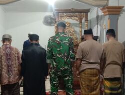 Shalat Subuh Berjamaah, Babinsa Bangun Kedekatan Dengan Warga Di Wilayah Binaan