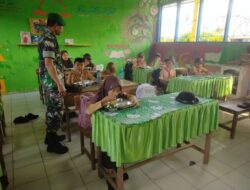 TNI Peduli Generasi Muda: Babinsa Pantau Langsung Pembagian Makanan Bergizi di Sekolah”