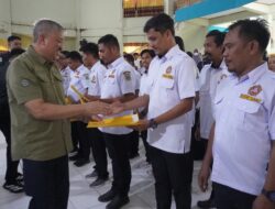 Bupati  Pinrang H,.A. Irwan Hamid, S. Sos Mengukuhkan Pengurus Organisasi Karang Taruna  Tingkat Kecamatan Sekabupaten Pinrang