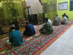 Jelang HUT RI ke-80, Babinsa Kodim 1420/Sidrap Gelar Safari Subuh dan Komsos di Wilayah Binaan