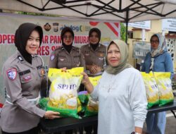 Polres Sidrap Terjunkan Polwan, Ratusan Zak Beras SPHP Ludes Terjual