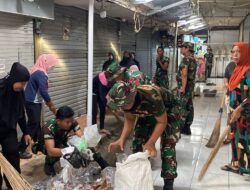 Semarak HUT RI ke-80, Kodim 1420/Sidrap dan Warga Bersinergi Bersihkan Pasar Sentral Pangkajene