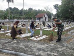 Jelang HUT RI ke-80, Danramil 06/Panca Rijang Pimpin Karya Bakti di Taman Makam Pahlawan Mario
