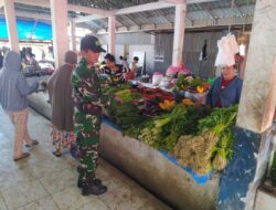 Babinsa Koramil 01/Panca Lautang Pantau Harga dan Stok Sembako di Pasar Sentral Bilokka