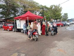 Babinsa Dampingi Gerakan Pangan Murah di Pasar Sentral Rappang