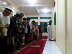 Babinsa Koramil Jajaran Kodim 1420/Sidrap Laksanakan Safari Subuh dan Komsos Bersama Warga