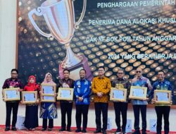 Wakil Bupati  Pinrang Sudirman Bungi Menerima Penghargaan  Sebagai  Daerah Penerima Dana Alokasi Khusus