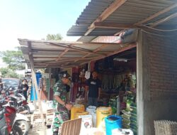 Babinsa Koramil 06/Panca Rijang Pantau Harga Sembako Di Pasar Rappang