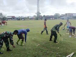 Koramil 02/Tellu Limpoe Gerakkan Karya Bakti Bersihkan Lapangan Solulipu