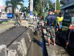 Peduli Lingkungan, Anggota Kodim 1420/Sidrap Gelar Kerja Bakti Bersihkan Saluran Air