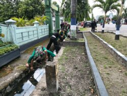 Cegah Banjir dan DBD, Kodim 1420/Sidrap Gelar Karya Bakti Bersihkan Saluran Air