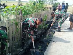 TNI dan Warga Aka Akae Sidrap Bersinergi, Bersihkan Saluran Air untuk Cegah Banjir