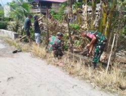 TNI dan Masyarakat Sidrap Bersatu: Koramil 07 Baranti Pimpin Bersih-Bersih Selokan, Cegah Banjir dan Penyakit di Desa Tonronge