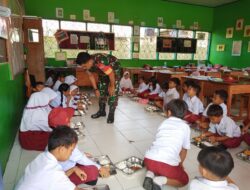 Babinsa Kodim 1420/Sidrap Kawal Ketat Distribusi Makanan Bergizi Gratis, Pastikan 35.828 Warga Tepat Sasaran