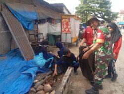 Babinsa Rappang Bersama Pemerintah Kelurahan dan SMPN 1 Rappang Gelar Karya Bakti Bersihkan Drainas