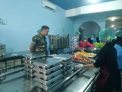 Babinsa Kodim 1420/Sidrap Dampingi Pemberian Makanan Bergizi Gratis dari Pemerintah Pusat